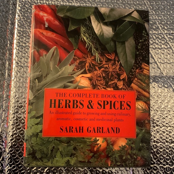 The complete book of Herbs & spices Sara garland - Picture 1 of 5